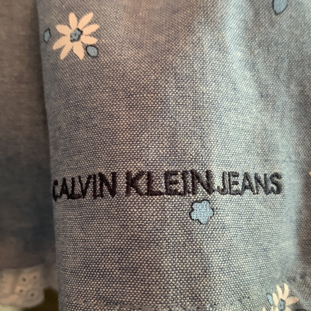 Calvin Klein - Picture 4 of 6
